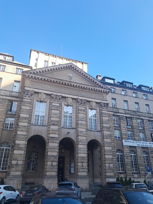 Biuro tłumaczeń K. Orzechowskiej-Lechniak - wejście do budynku w Warszawie