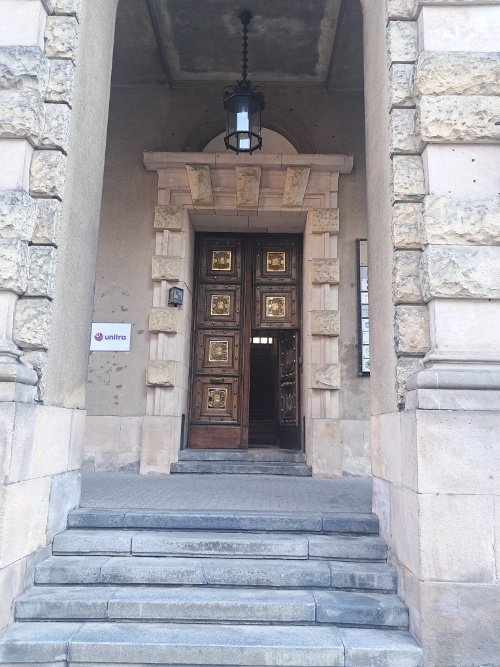 Wejście do biura tłumacza K. Orzechowskiej-Lechniak w Warszawie